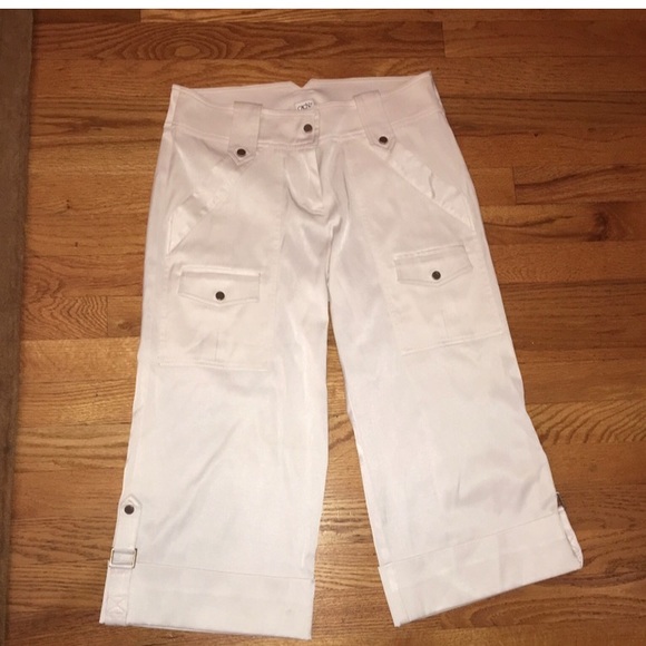 White Capris style details Cache NEW - Picture 1 of 2
